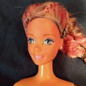1976 barbie doll pink and blue eyes